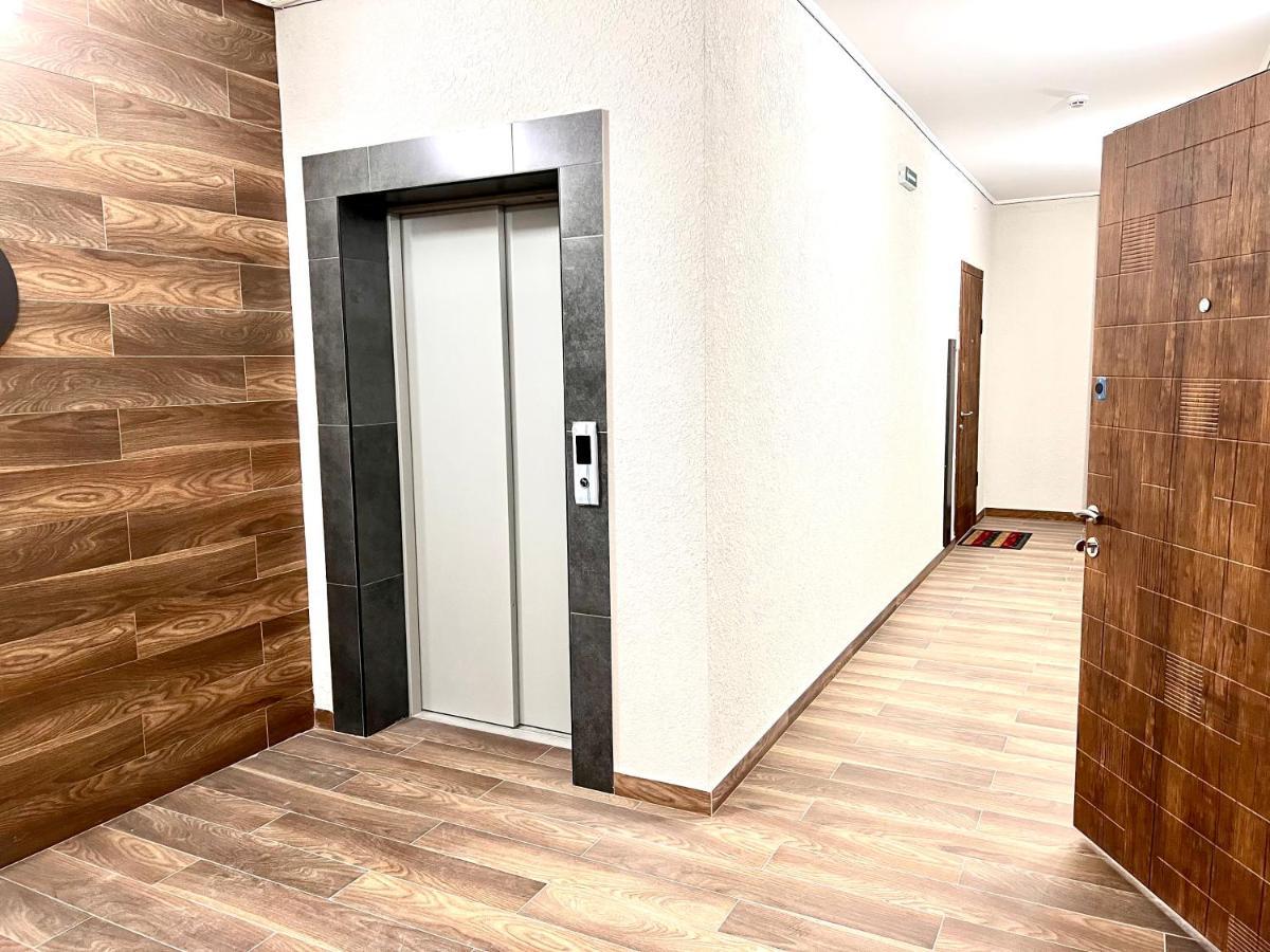 Osapart Hotel In A Complex Semycvit 3 利沃夫 外观 照片